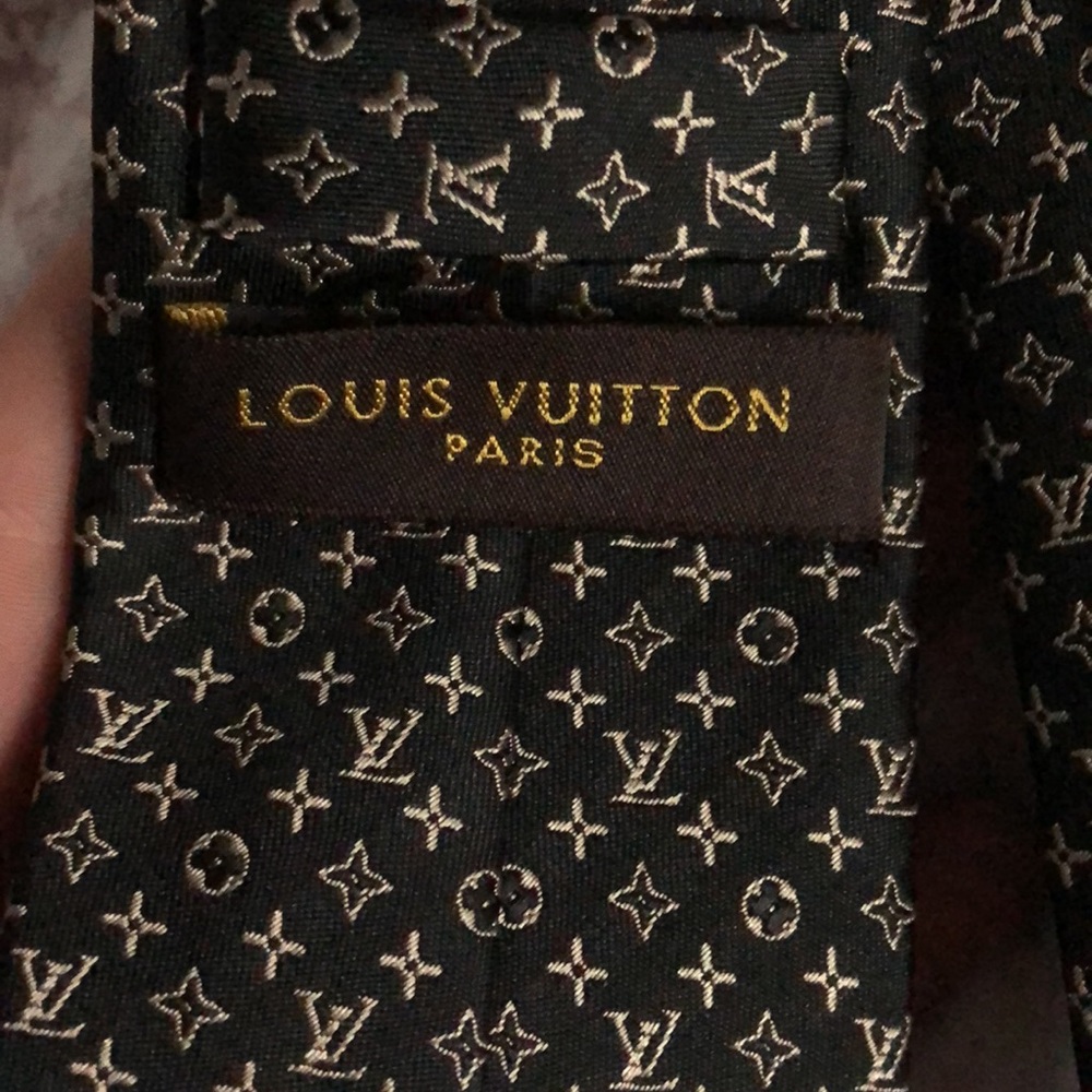 Louis Vuitton Black & Gold Authentic Tie